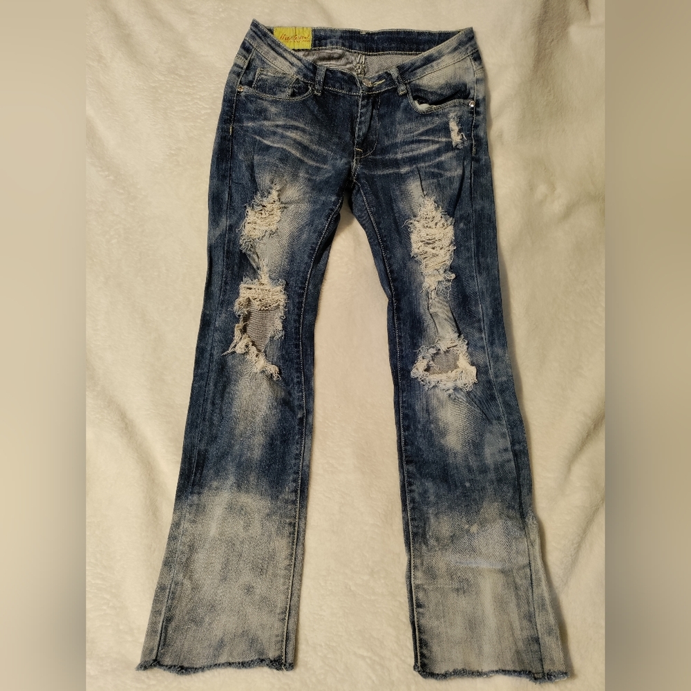 Women's Machine brand Nouvelle Mode distressed bleach designed jean US size 27